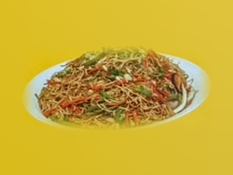 Wok-tossed Nepali chowmein